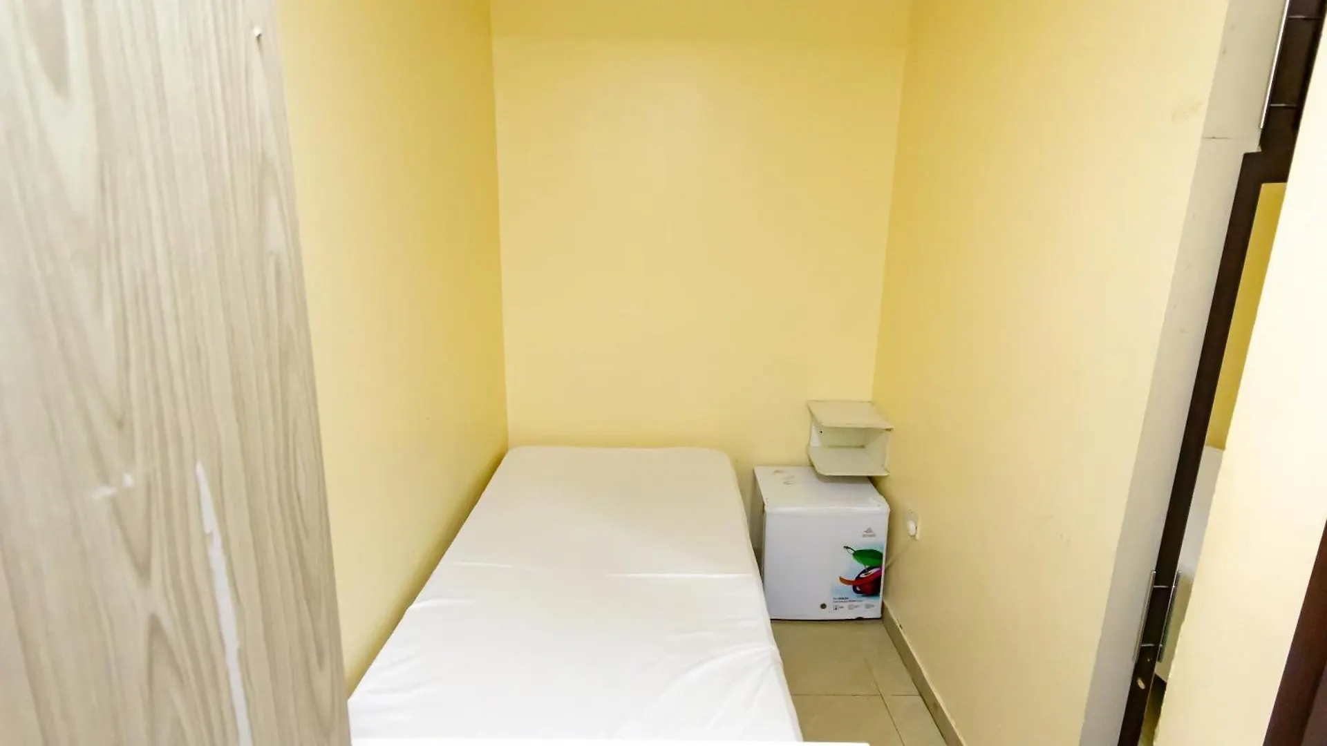 Homestay Small Budget Rooms For 'Girls' Only In Dubai, Marina United Arab Emirates